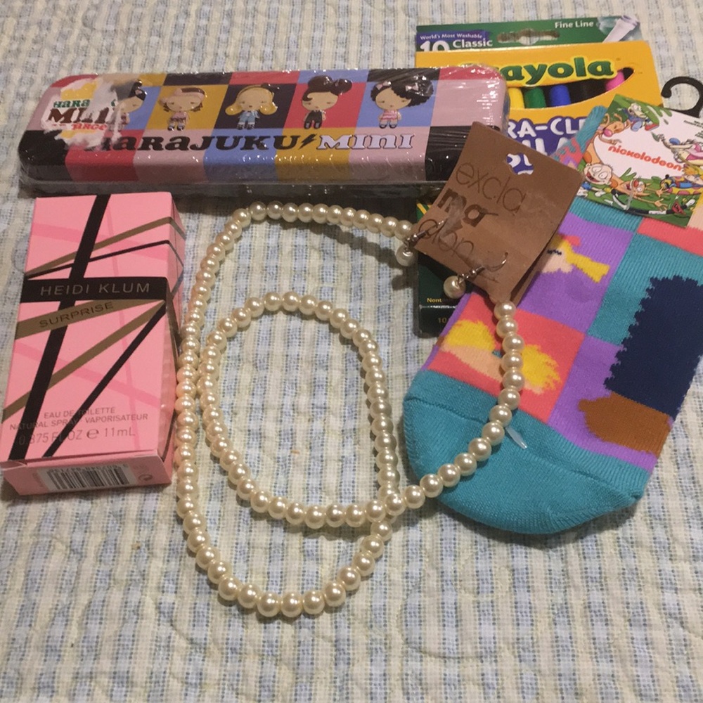 Girls 16 pc Gift set Pearl Necklace Earrings Heidi Klum Harajuku Markers & Socks